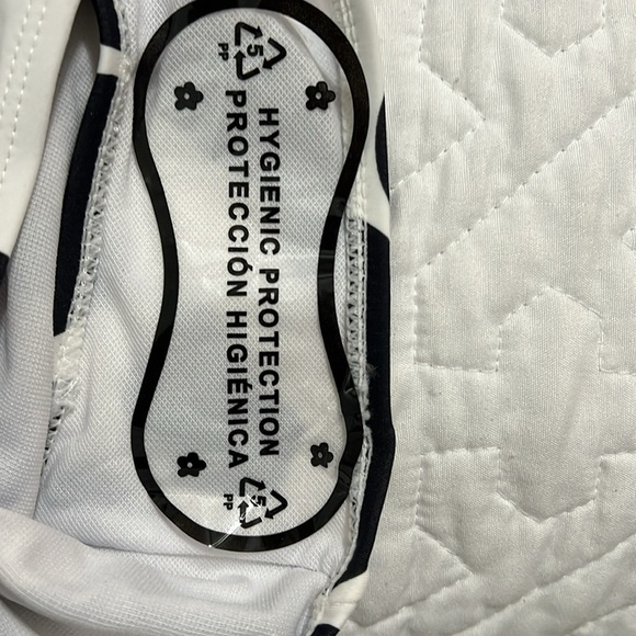 NWOT Black and white asymmetric swimsuit size L. - Picture 8 of 8